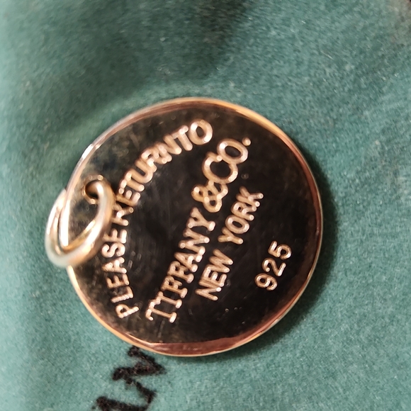 Tiffany's Pendant - Picture 4 of 5